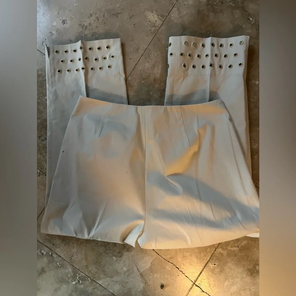 Jones New York signature 6 petite capris NWOT gold accents at hem - Picture 4 of 10